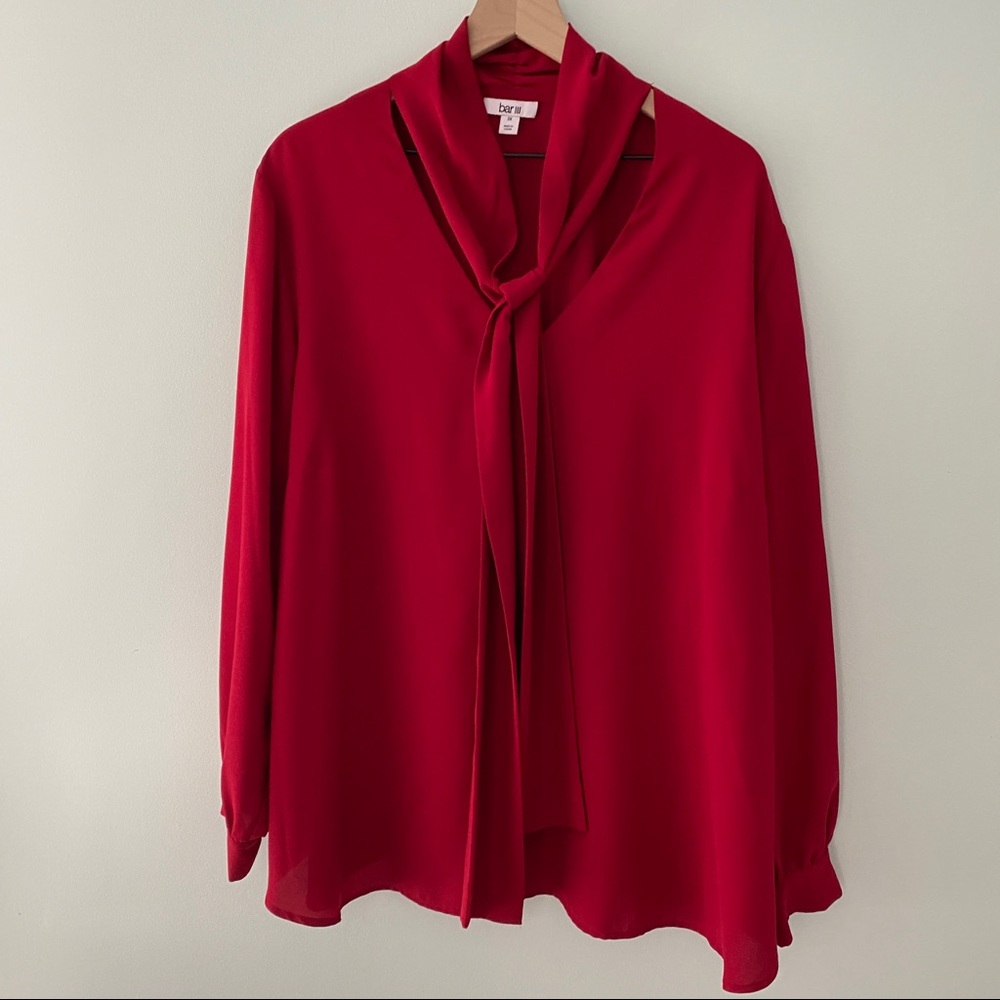 BAR III red blouse with sophisticated tie neck detail - Picture 3 of 6